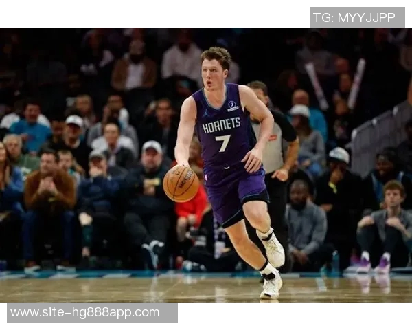 克尼佩尔下半场发力砍下15分全场三分命中率高达55助球队取胜