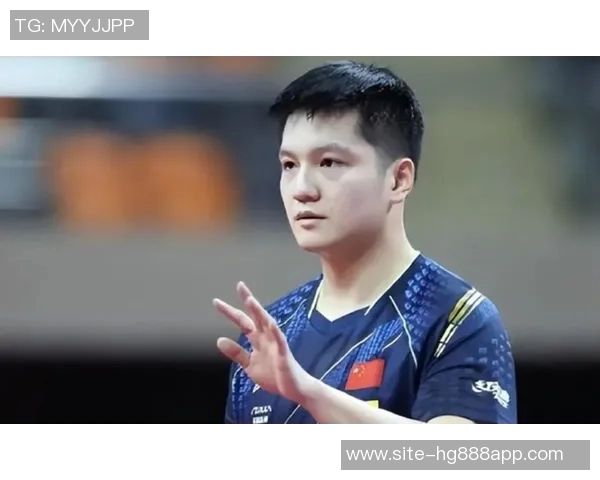 樊振东晒齐达内签名球衣照片期待未来与齐祖共踢足球的美好时刻